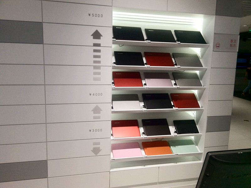 可媲美苹果店 王府井联想体验店见闻