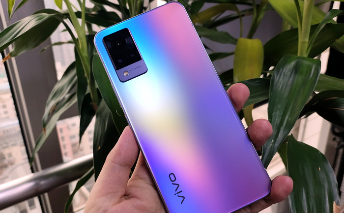 双柔光补光灯开挂加持，vivo S