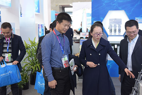 AWE2016上“水军”并起 经销商组团观摩